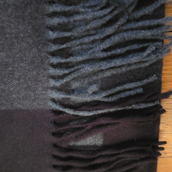 ST. JOHN'S BAY WOMENS WINTER SCARVES BUNDLE OF 2 - Picture 4 of 7